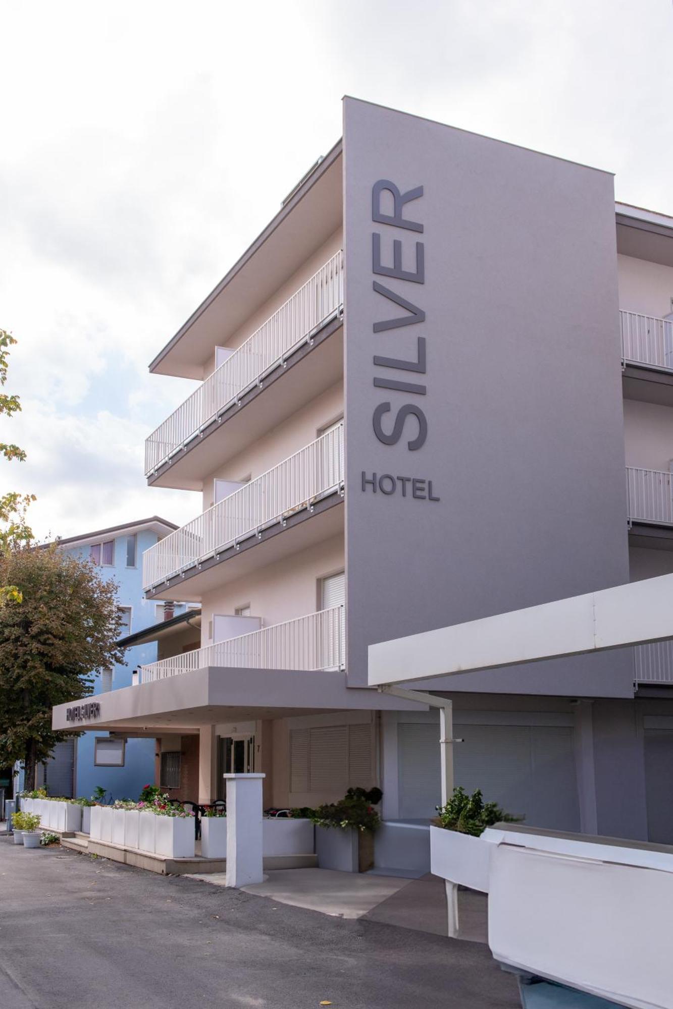 Hotel Silver リミニ エクステリア 写真